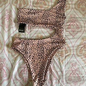 One shoulder swimsuit